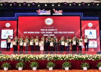 Lễ công bố Top 500 Doanh nghiệp tăng trưởng nhanh nhất Việt Nam năm 2023